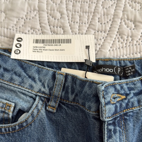 Boohoo Mid Wash Classic Mom Jeans - Picture 9 of 9